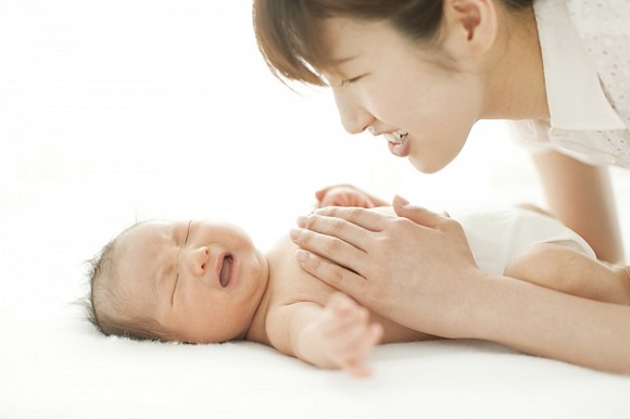Trẻ bú không đủ, bú vào nhưng thải ra ngoài do tiểu chảy đều khiến trẻ bị thiếu canxi